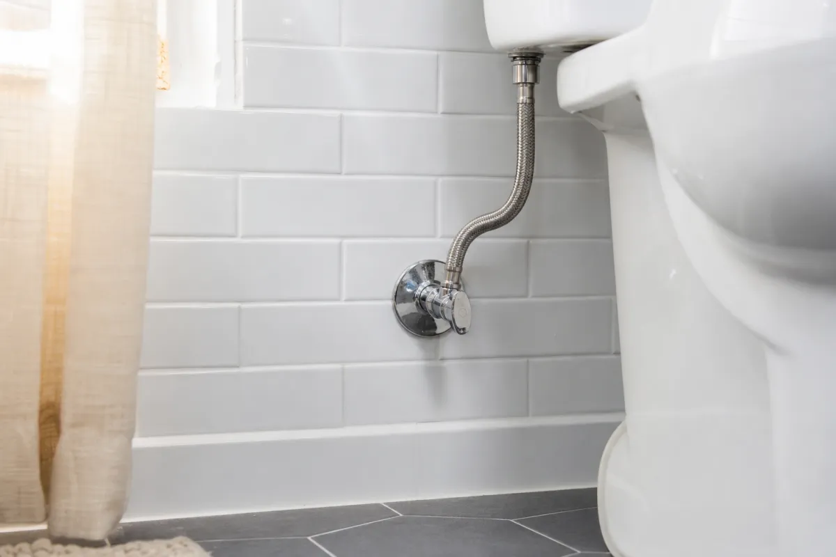 Choosing the Perfect Toilet for Your Compact Bathroom (San Antonio Hard Water Tips)